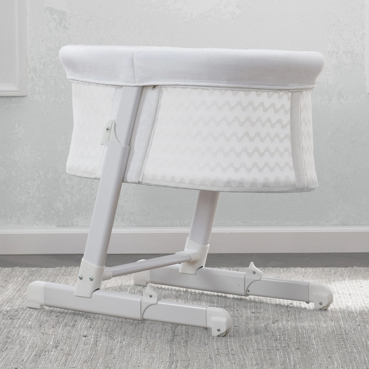 Bassinets Simmons Kids® Oval City Sleeper Bassinet 17 Bassinets Simmons Kids® Oval City Sleeper Bassinet