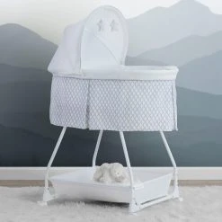 Delta Children Deluxe Soothing Dreams Bassinet