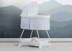 Delta Children Deluxe Soothing Dreams Bassinet